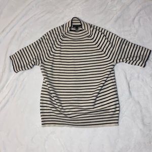 Large Anne Klein short sleeved sweater.